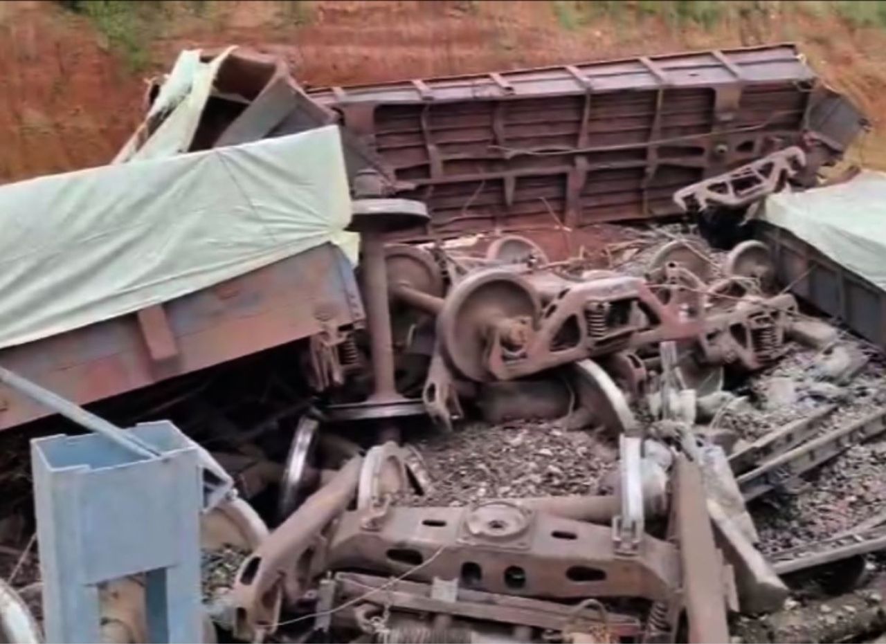 Goods train derails on Rourkela-Ranchi main railway line