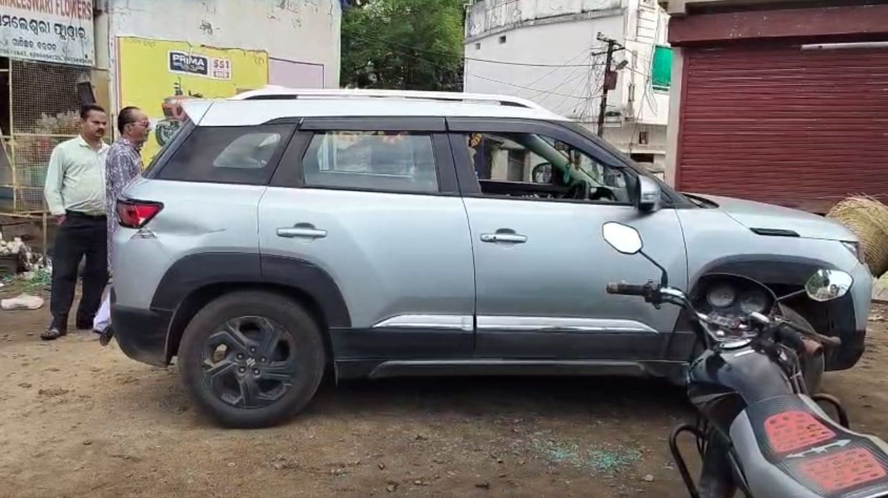 Rs 20L cash looted after breaking car window in Odisha’s Bargarh Rs 20L cash looted after breaking car window in Odisha’s Bargarh