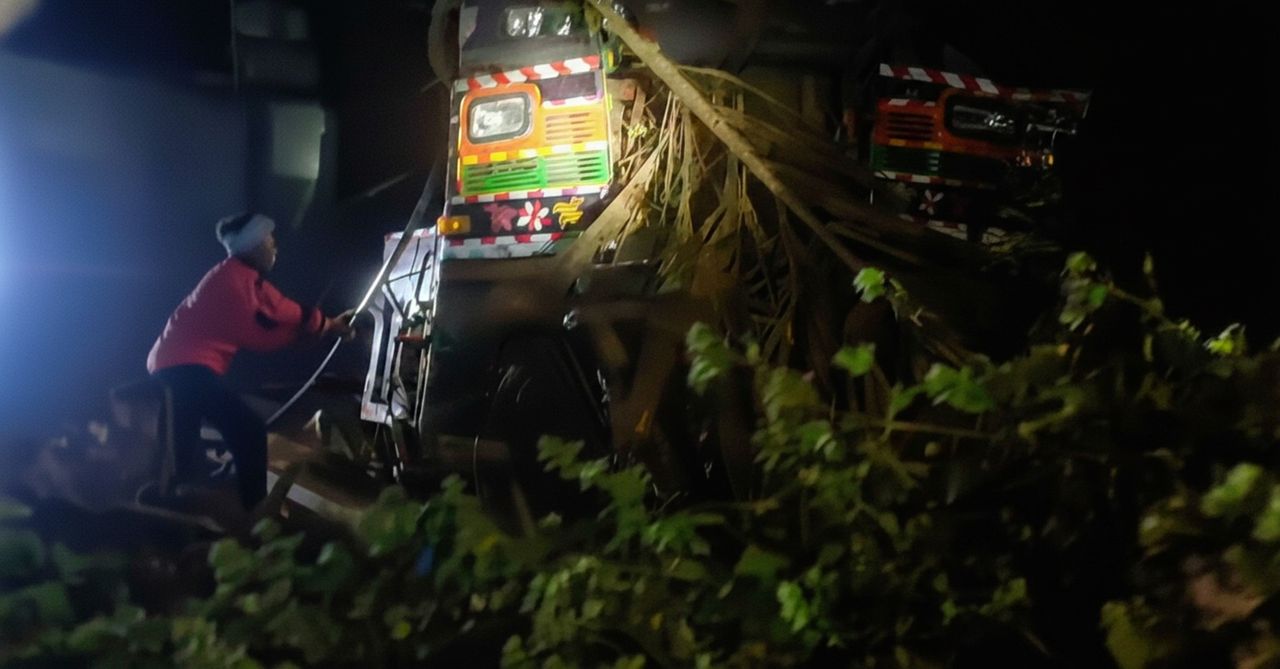 Driver killed as iron rod-laden truck plunges into culvert at Kalinga Ghat in Ganjam Driver killed as iron rod-laden truck plunges into culvert at Kalinga Ghat in Ganjam